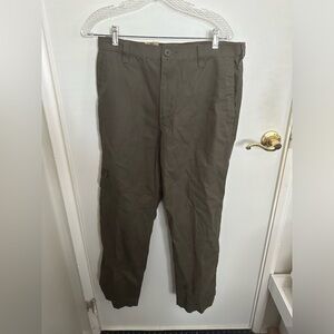 Men’s Dockers Comfort Cargo Pants. Waist 30” Length 29”.